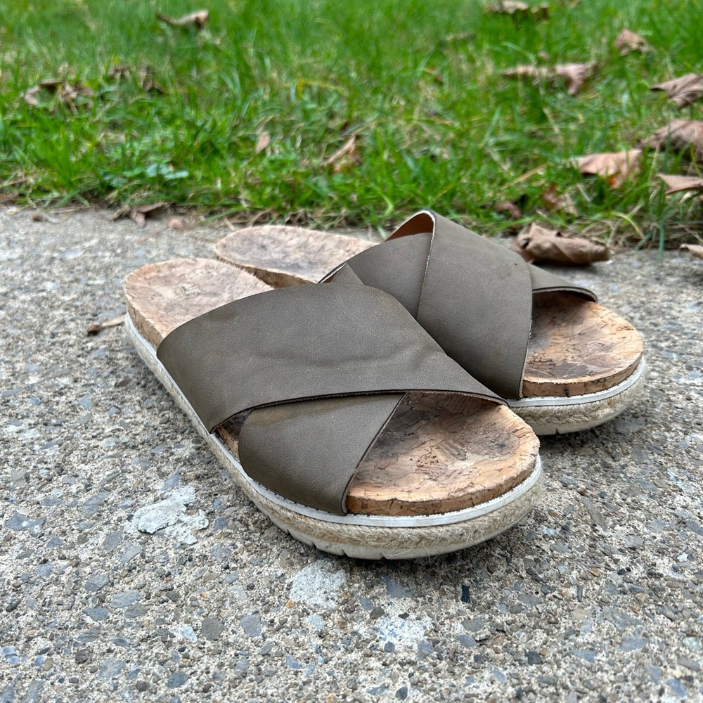 Women’s sandals